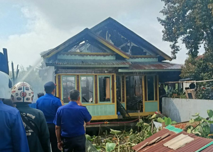 Api Hanguskan 2 Rumah di Jalan Kadir TKR Gandus Palembang, Uang Bayaran Kuliah Rika Ikut Terbakar