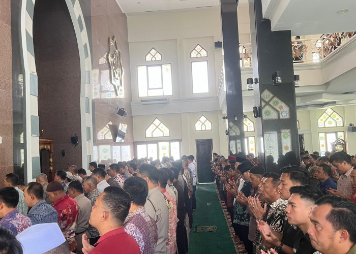 Jajaran Polda Sumsel Gelar Salat Gaib untuk Almarhum Driver Ojol Affan Kurniawan