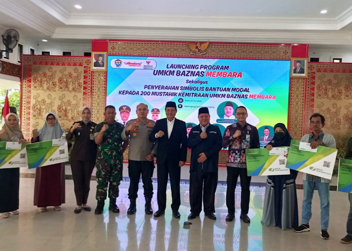 Serahkan Bantuan Modal Usaha kepada 200 Mustahik