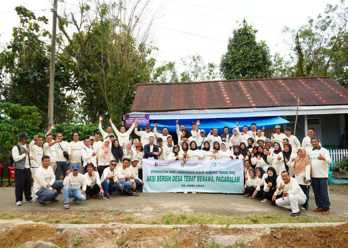 PT Pusri Palembang Berikan Pelatihan Pengelolaan Sampah dan Aksi Bersih Desa di Pagar Alam  