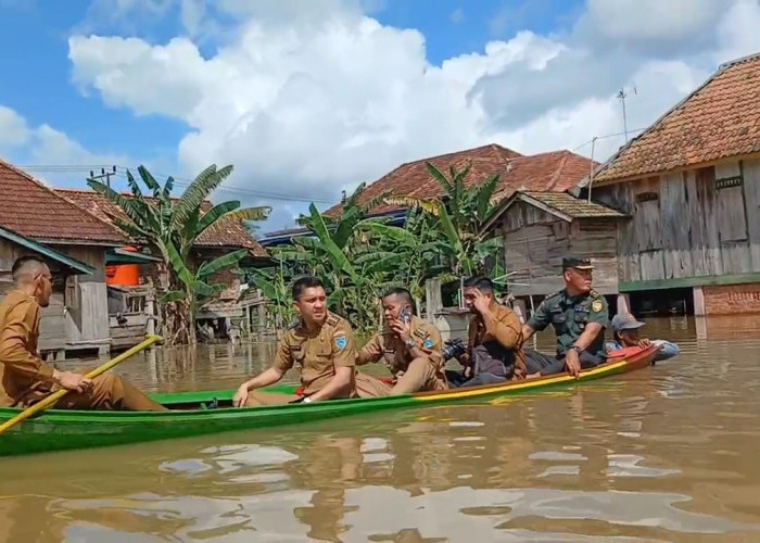 Kunjungi Korban Banjir di Muara Kuang, Bupati Ogan Ilir Ingin Ringankan Beban Warga
