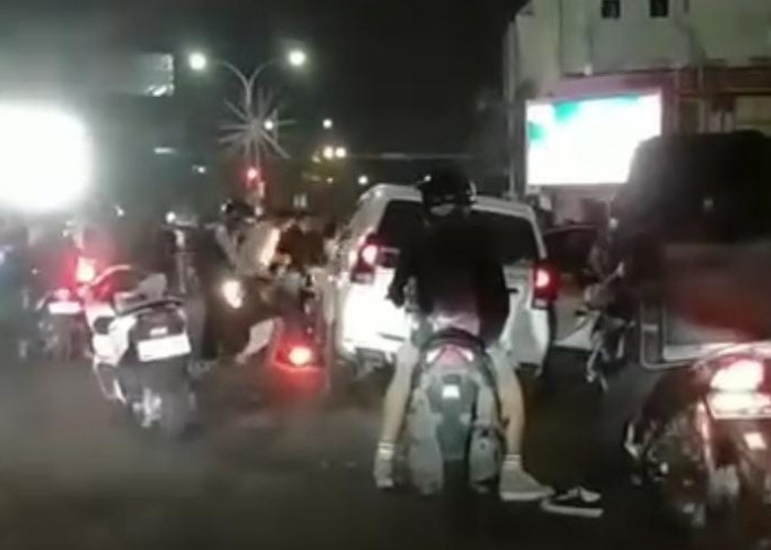 Diduga Mabuk, Pengemudi Avanza Tabrak 4 Motor Secara Beruntun di Simpang Charitas Palembang 