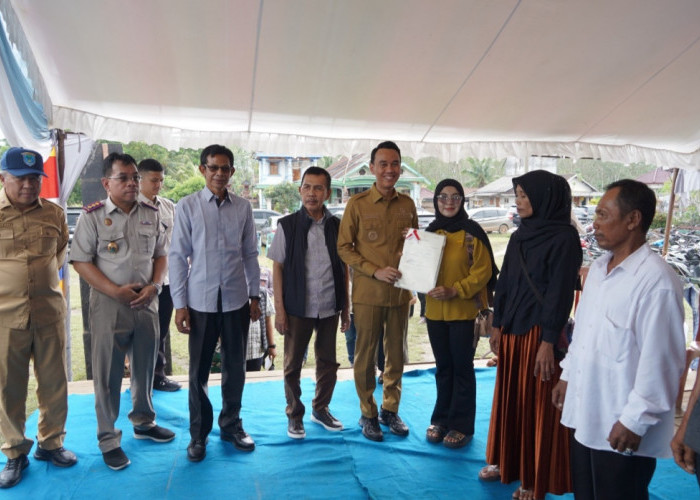 Puluhan Tahun Menunggu, Warga Terusan Sialang Akhirnya Kantongi Sertifikat Tanah