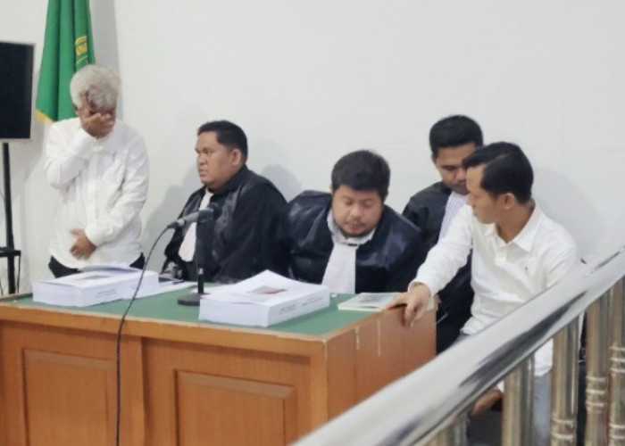 Berbeda Dengan Ahmad Toha, Terdakwa Mendra 'Kalem' Dituntut Jaksa KPK 2 Tahun Penjara 