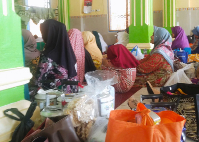 Makan Bersama Bawa Rantang di Masjid Peringatan Maulid Nabi di Desa Talang Pangeran OKI 