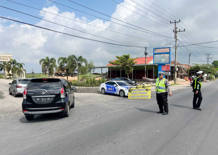 Kendaraan Padat pada H-1 Lebaran 2026, Satlantas Polres Ogan Ilir Alihkan Kendaraan Lewat Jalur Alternatif