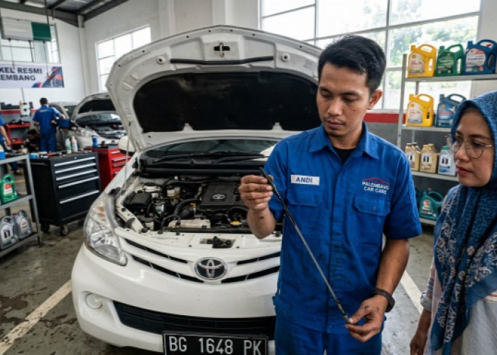 Oli Mobil Baru Dipakai Sebentar Sudah Hitam? Normal atau Mesin Mulai Bermasalah?
