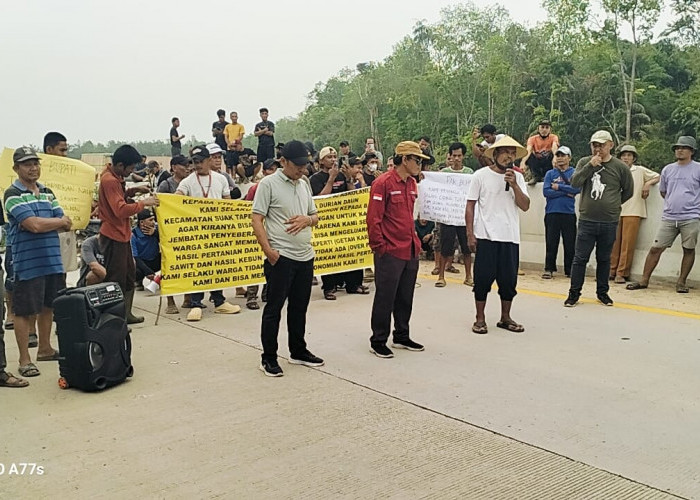 Warga Durian Daun Lakukan Aksi Damai di Akses Tol, ini Permintaannya