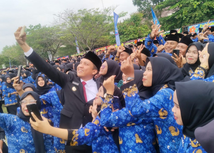 Bupati Ogan Ilir Lantik 1.236 PPPK Tahun Anggaran 2024, Ingatkan Pegawai Tak Cepat Ajukan Pindah