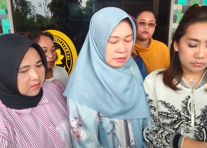 Ibunda Korban Menangis Dengar Kesaksian Rekan Anaknya, Kecewa Hakim Hanya Soroti SOP Penggerebekan Sabung Ayam