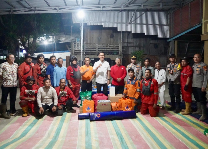 Muchendi Semangati Petugas di Garis Depan, Turun ke Lokasi Karhutla Deling