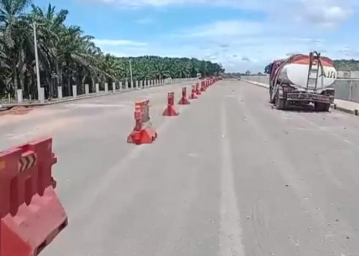 Update Tol Indralaya-Prabumulih, Barier Pembatas Jalan Sudah Terpasang di Jalur Contraflow