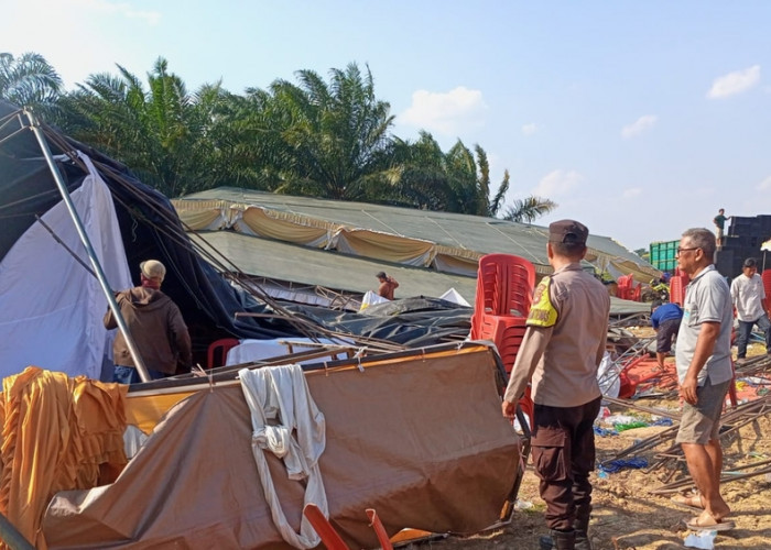Diterjang Angin Kencang, Tenda Hajatan di Ogan Ilir Porak Poranda, Tamu Undangan Kocar Kacir