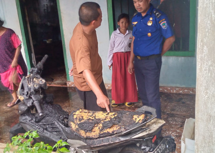 3 Unit Sepeda Motor Ikut Hangus Kebakaran  Rumah Warga Desa Serigeni Lama Kayuagung
