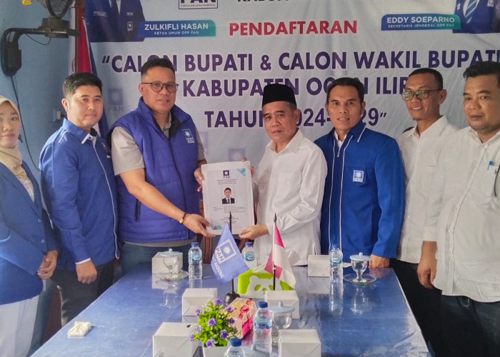Ketua DPD PAN Ogan Ilir Terima Langsung Pengembalian Formulir Pendaftaran dari Pasangan Panca-Ardani