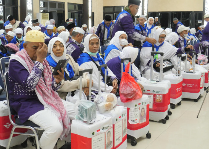 Penuh Haru dan Bahagia! Kloter 10 Embarkasi Palembang Awali Kepulangan Haji Gelombang II