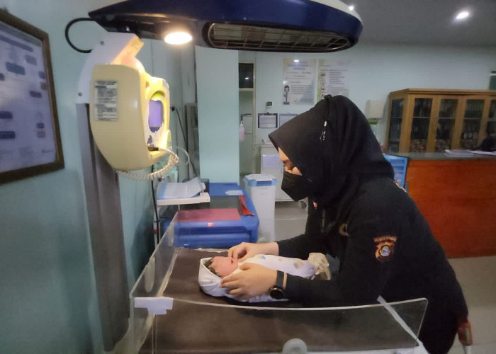 Tahanan Wanita Kontraksi, Dokter Polrestabes Palembang Bantu Persalinan