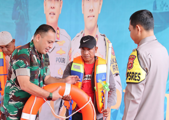 Polisi Ingatkan Penumpang Speedboat Wisata Air Cakat Stempel di OKI Gunakan Jaket Pelampung