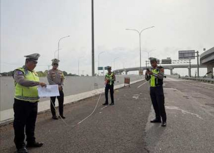 Sat Lantas Polres Ogan Ilir Lakukan Pendampingan dan Tangani Lakalantas di Tol Palembang-Betung