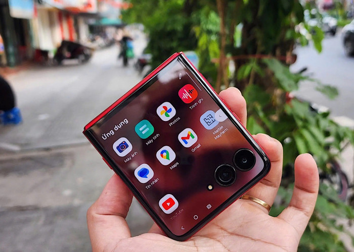 Tak Sekadar Ponsel Lipat, Motorola Fokus Detail Desain Razr 60 Ultra Hingga Berkesan Elegan & Futuristik