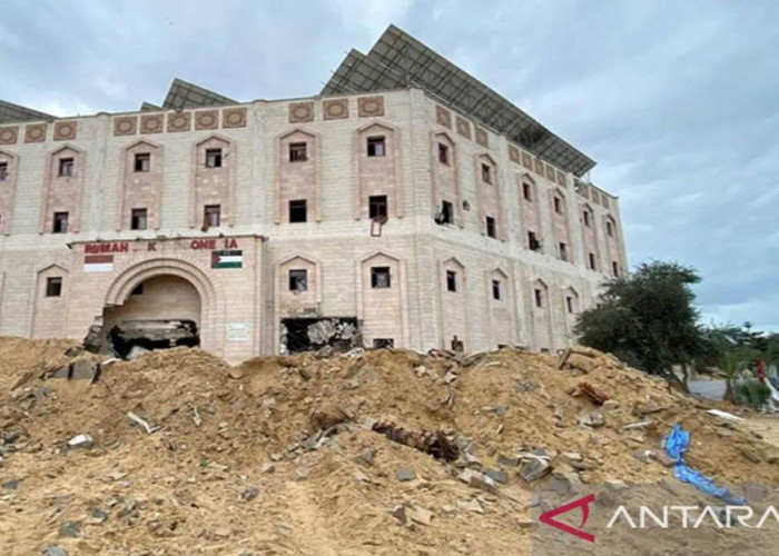 Kemlu RI Kecam Pemasangan Spanduk Propaganda Militer Israel di Reruntuhan RS Indonesia 