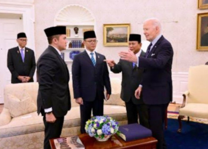 Momen Seskab Teddy Dapat Senyuman dari Biden Saat Dampingi Presiden Prabowo Kunjungan Kenegaraan