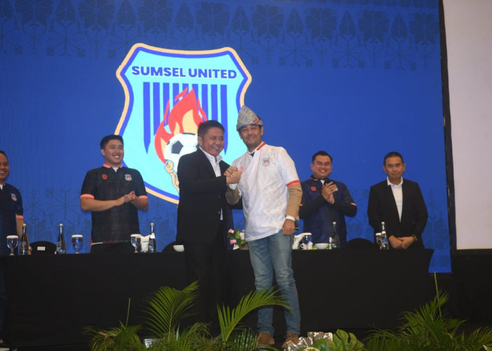 Nil Maizar Sah Warga Kehormatan Sumsel, Gubernur Herman Deru: Akademi Sepakbola Munculkan Bibit Pemain