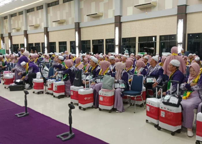 Imigrasi Palembang Tuntas Periksa Paspor 8.506 Calon Haji Gelombang I Sumsel-Babel, Lancar Menuju Madinah!