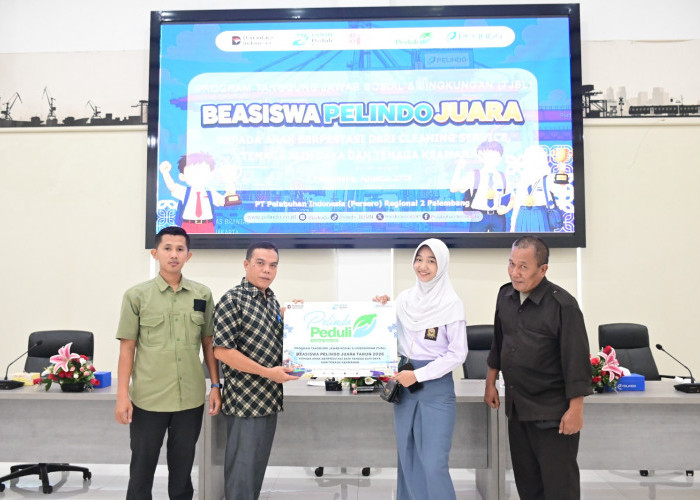 Pelindo Reg 2 Palembang Salurkan Beasiswa Pelindo Juara ke 10 Anak Berprestasi 