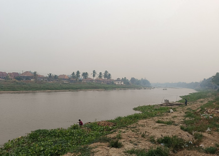 Musim Kemarau Sungai Komering Kayuagung dan Sumur Mengering, Warga Beli Air Bersih
