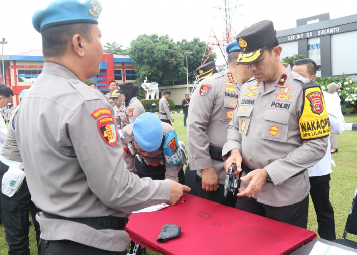 Usai Apel Pagi, Wakapolda Sumsel Cek Senjata Api Milik Anggota, Antisipasi Penyalahgunaan 