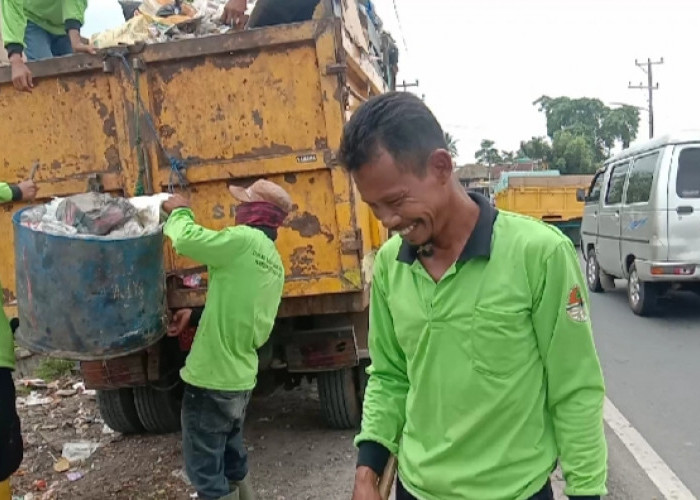 Tiap Hari Bergelut dengan Sampah, Petugas Kebersihan Ogan Ilir Khawatir Penyakit