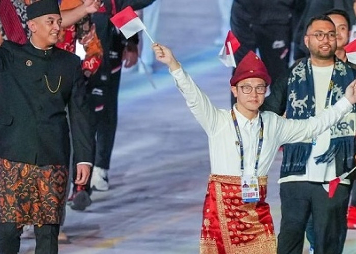Wow Keren, Ketua Kontingen Indonesia Kenakan Kain Songket Khas Palembang Pada SEA Games 2023 Kamboja