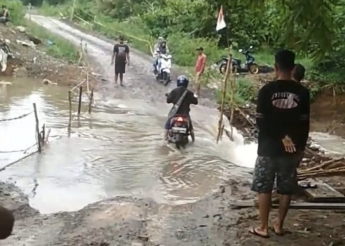Jalan Provinsi di Payaraman Ogan Ilir Terancam Lumpuh, Jalur Alternatif Tergenang Air, Jembatan Mangkrak