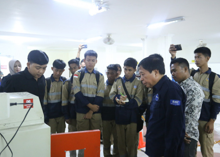 SMK Manggala Palembang Kunjungan ke Laboratorium Universitas Bina Darma