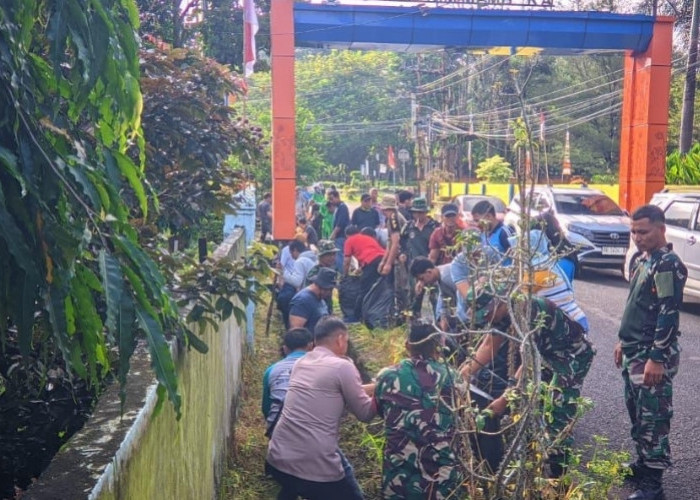 Polisi Turun ke Tengah Warga, Gerakan BELIDA Polres Muara Enim Bikin Lingkungan Lebih Asri
