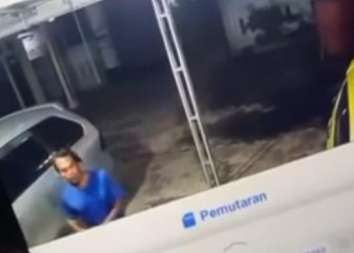 Seorang Pria di Palembang Curi Pakaian Dalam Perempuan Terekam CCTV, Tuai Respon Kocak Warganet 