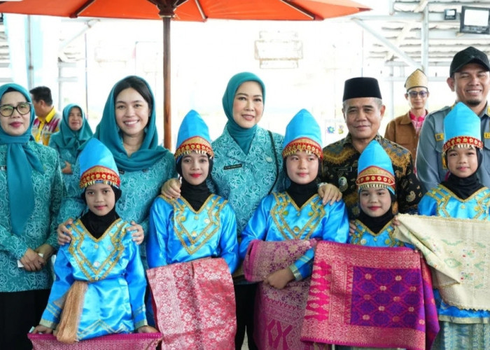 Wabup Ogan Ilir Dampingi Ketua TPP-PKK Sumsel Tinjau Desa Wisata Burai