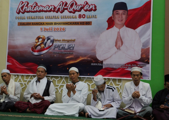 Kapolda Sumsel Gelar Khataman Al-Qur'an Semalam Suntuk Bersama 80 Hafiz, Doakan Bangsa di Hari Bhayangkara Ini