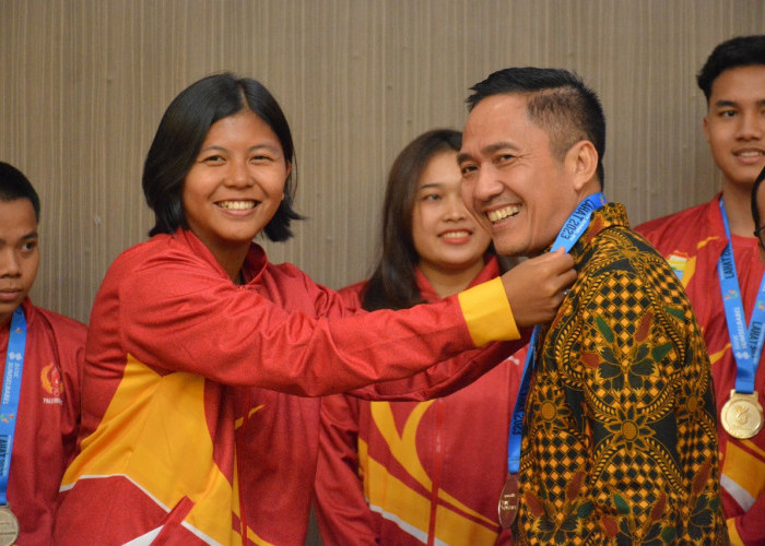 Ratu Dewa Beri Bonus Atlet Taekwondo yang Berhasil Harumkan Nama Palembang