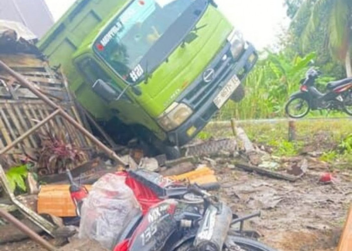  Truk Lawan Sepeda Motor di Jalintim Desa Serinanti OKI, Penyebabnya?