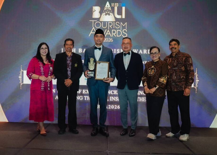 Kembangkan Wisata Agama, Menag Raih Penghargaan Bali Top Hospitality Leader in Religious Tourism Development