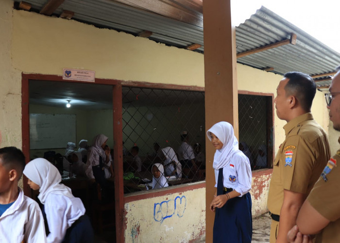 Siswa SMPN 42 Palembang Belajar di Mushola, Kadisdik : Segera Bangun Ruang Belajar