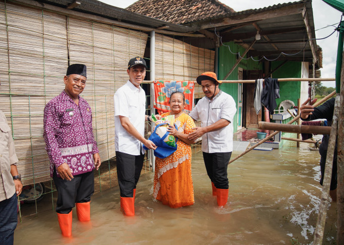 Bupati dan Wabup OKI Tancap Gas Tinjau Warga Terdampak Banjir 