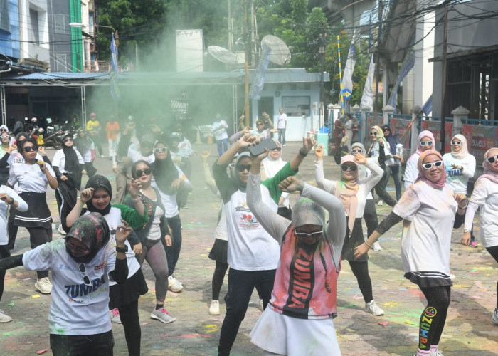 Antusias Peserta ZUMBA Colour Party Se-Kota Palembang, Halaman Graha Pena SUMEKS.CO Dibuat Bergoyang 