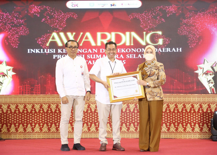 Berkontribusi Tingkatkan Literasi dan Pemberdayaan Perempuan, Feby Deru Raih Penghargaan dari OJK Sumsel