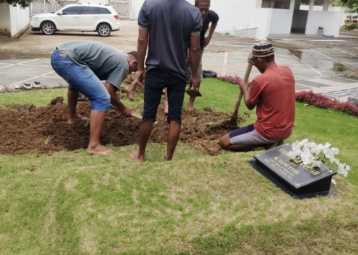 Besok, Almarhum Haji Kms Halim Ali Akan Dikebumikan Berdampingan dengan Makam Istri Tercinta