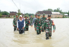 Paket Sembako Didistribusikan ke Warga Terdampak Banjir di Lempuing dan Mesuji oleh Kodim 0402/OKI