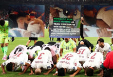 Bukan Sekadar Lolos ke 16 Besar, Momen Pemain Maroko Memeluk Ibu Usai Singkirkan Belanda Bikin Dunia Terharu
