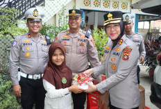 Kapolres Ogan Ilir Salurkan Bantuan Lewat Program Mobil Senyum di Panti Asuhan Mawar Putih Indralaya